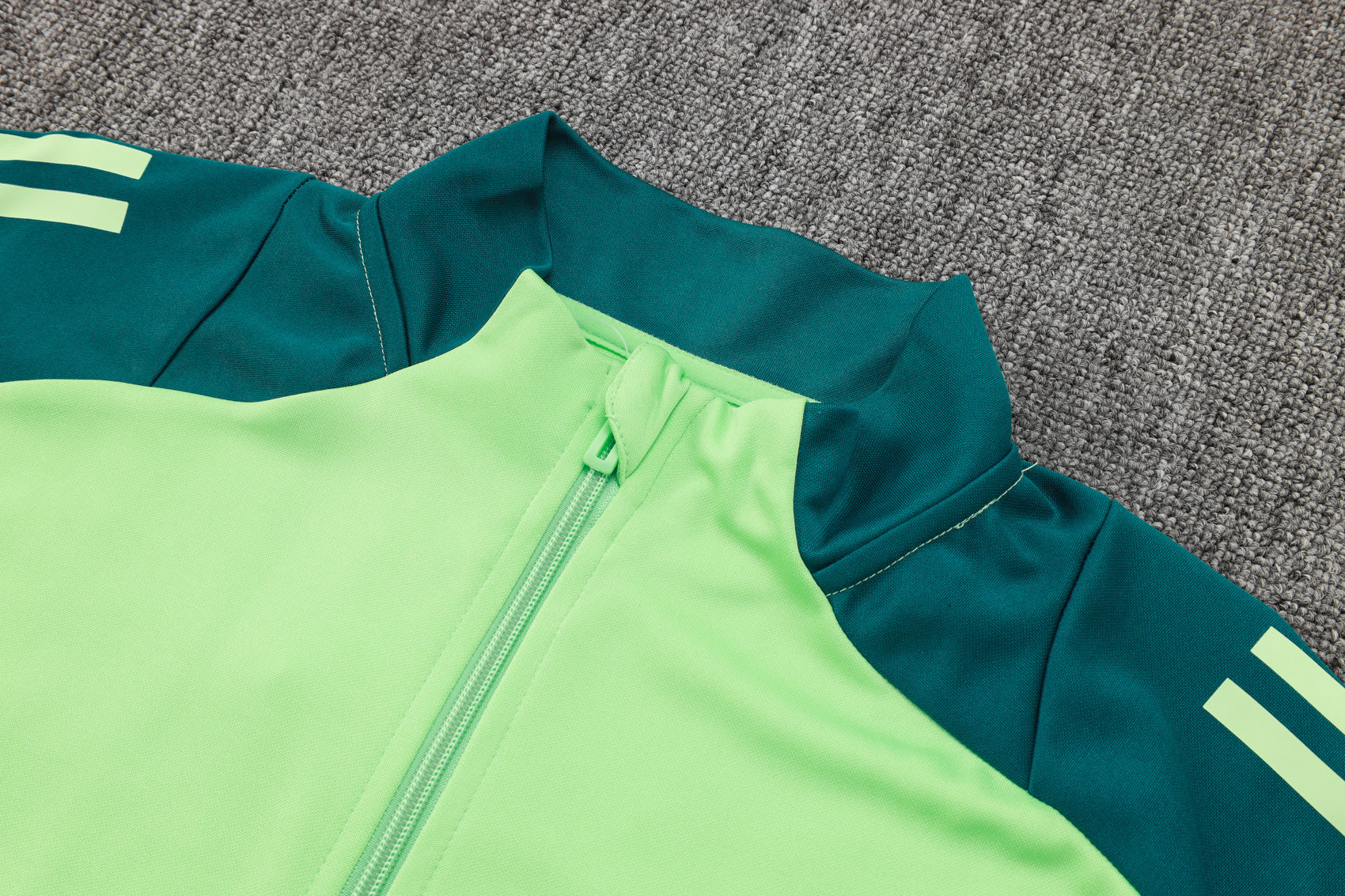 Survêtement Rouge Foncé et Vert Menthe Mexique