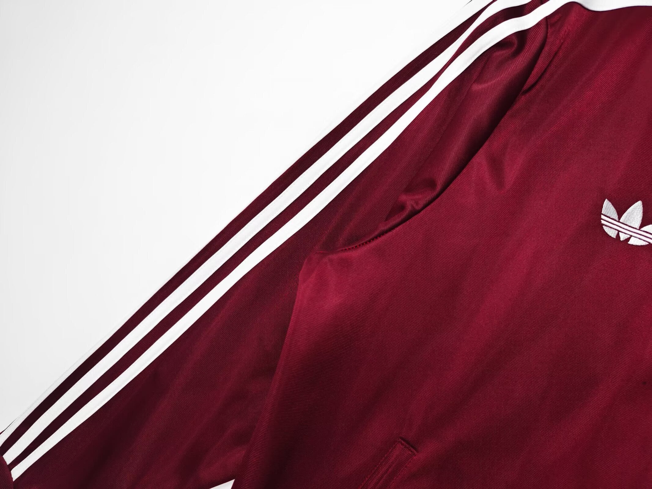 Football X Streetwear Rouge 2025-2026